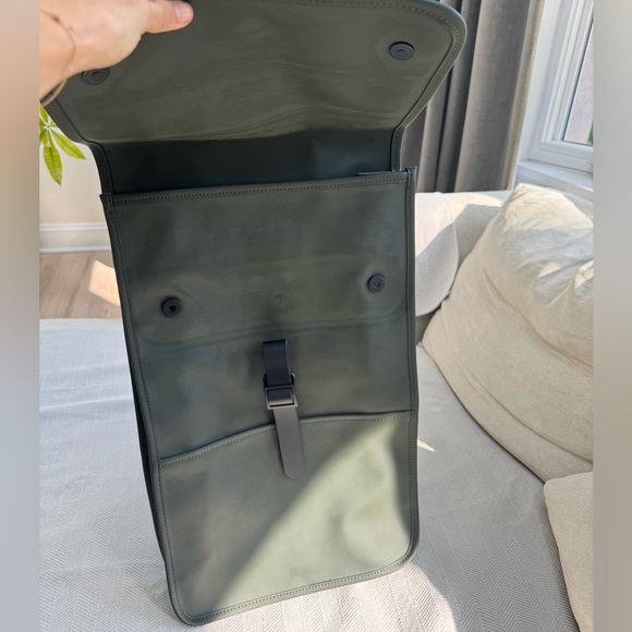 Waterproof Rains Backpack - Picture 3 of 3